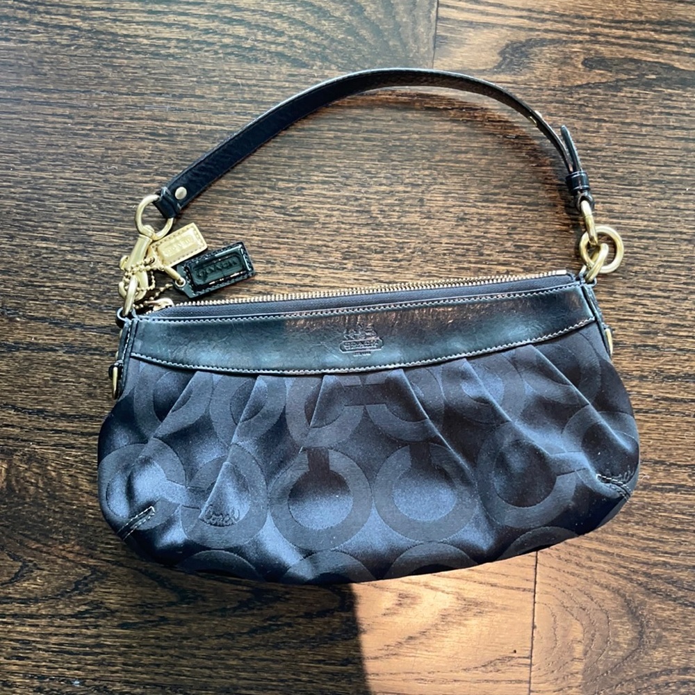 EUC Coach Signature black canvas Handbag